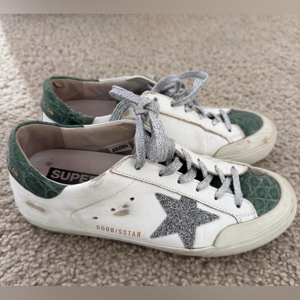 Golden Goose Swarovski Limited Edition.
In great condition!!